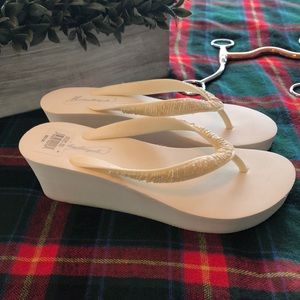 David’s Bridal flip flops 7